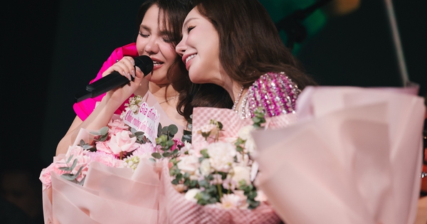 Myra Trần rơi nước mắt trước lời động viên của Hồ Quỳnh Hương tại liveshow sinh nhật - hình ảnh - vipjun88.com