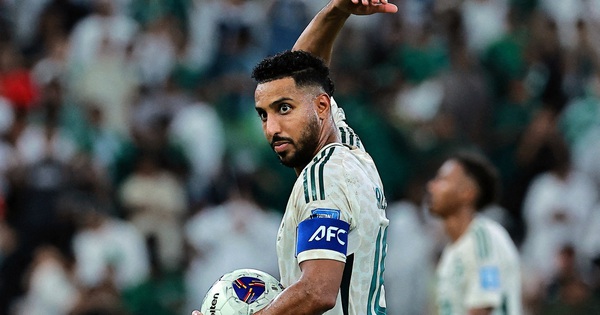 Vì sao trọng tài trận Ả Rập Xê Út vs Uruguay mặc áo hồng? Xem ở đâu và liên quan gì đến JUN88? - hình ảnh - vipjun88.com Vì sao trọng tài trận Ả Rập Xê Út vs Uruguay mặc áo hồng? Xem ở đâu và liên quan gì đến JUN88? - hình ảnh - vipjun88.com