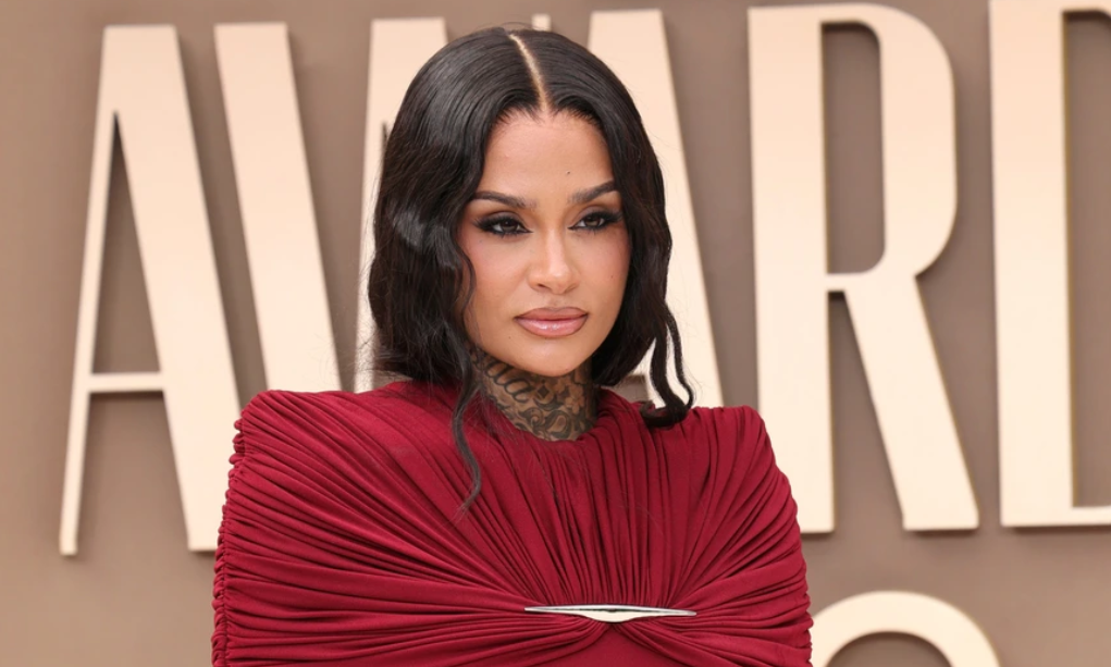Ca sĩ Mỹ Kehlani tỏa sáng với thiết kế của NTK Việt tại lễ trao giải BET 2026 - hình ảnh - vipjun88.com