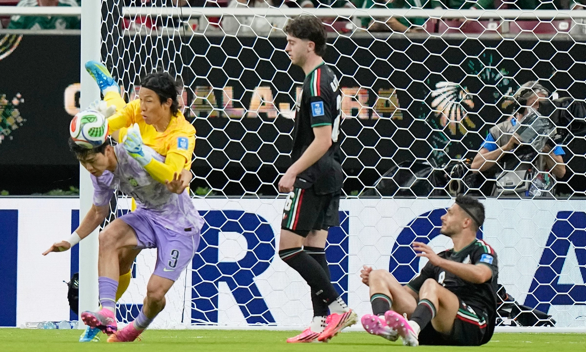 Mexico vượt qua vòng bảng World Cup 2026 nhờ sai lầm của thủ môn Hàn Quốc - hình ảnh - vipjun88.com Mexico vượt qua vòng bảng World Cup 2026 nhờ sai lầm của thủ môn Hàn Quốc - hình ảnh - vipjun88.com