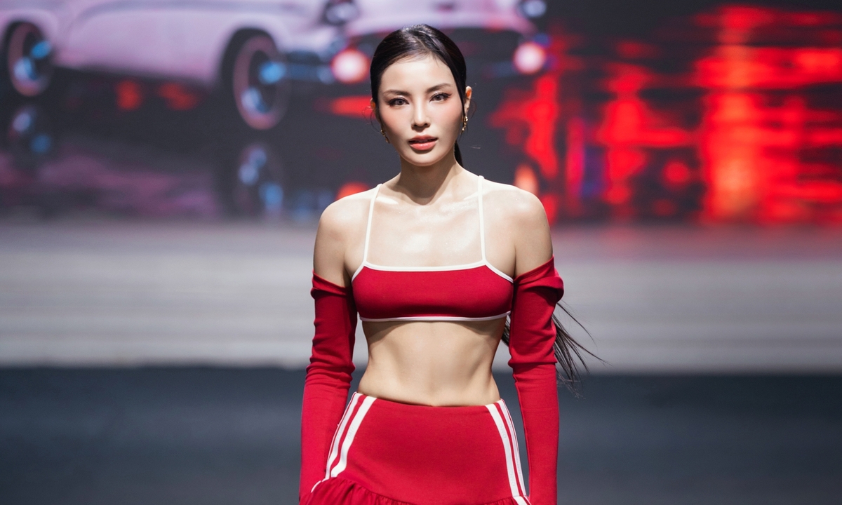 Đỗ Mạnh Cường lăng xê phong cách thể thao tại show DMC - hình ảnh - vipjun88.com