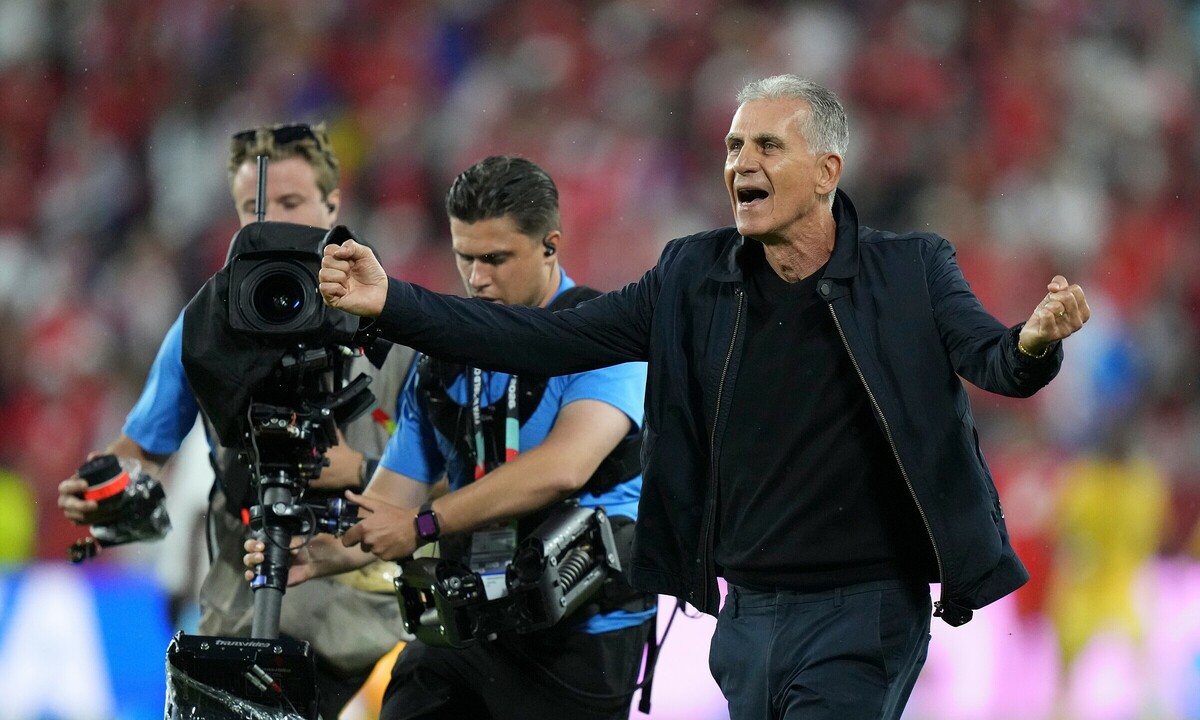 HLV Carlos Queiroz Lập Kỷ Lục Tuổi Tác Tại World Cup 2026 - hình ảnh - vipjun88.com HLV Carlos Queiroz Lập Kỷ Lục Tuổi Tác Tại World Cup 2026 - hình ảnh - vipjun88.com
