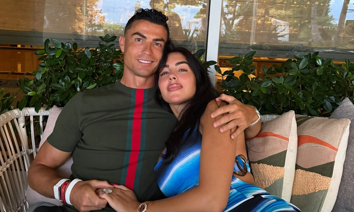 10 Năm Bên Nhau Của Ronaldo Và Vợ Sắp Cưới: Hành Trình Gắn Kết Từ Tình Yêu Đến Gia Đình - hình ảnh - vipjun88.com 10 Năm Bên Nhau Của Ronaldo Và Vợ Sắp Cưới: Hành Trình Gắn Kết Từ Tình Yêu Đến Gia Đình - hình ảnh - vipjun88.com