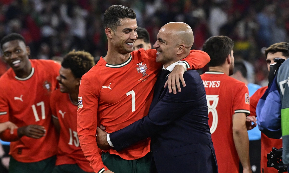 HLV tuyển Bồ Đào Nha đàm phán dẫn dắt Ronaldo ở Al Nassr - hình ảnh - vipjun88.com