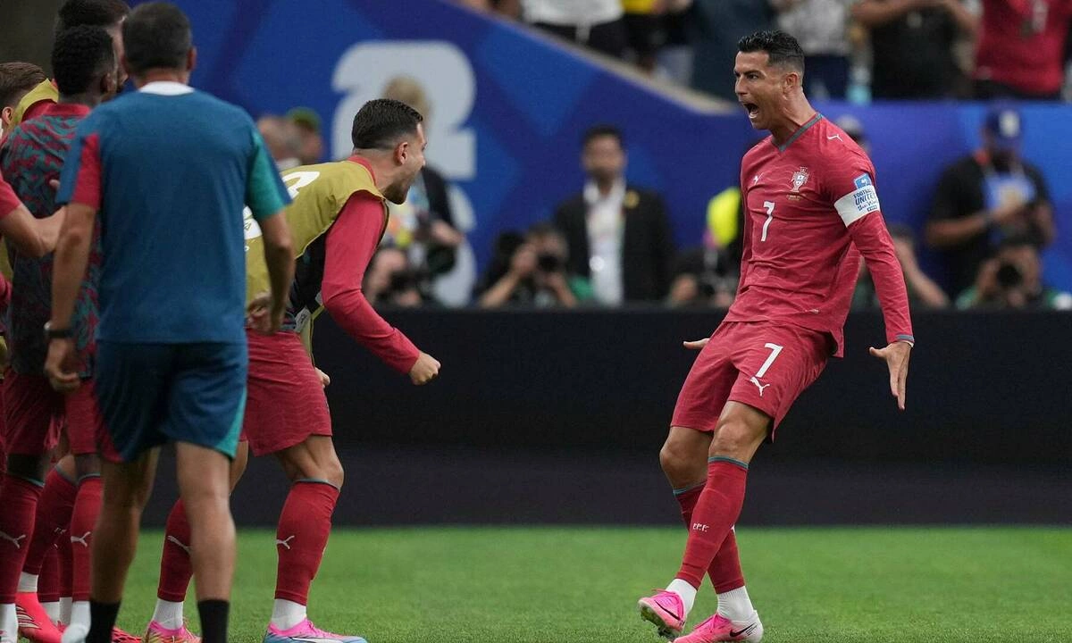 Ibrahimovic chê Ronaldo: ‘Cứ như vừa trở về từ hành tinh khác’ - hình ảnh - vipjun88.com Ibrahimovic chê Ronaldo: ‘Cứ như vừa trở về từ hành tinh khác’ - hình ảnh - vipjun88.com