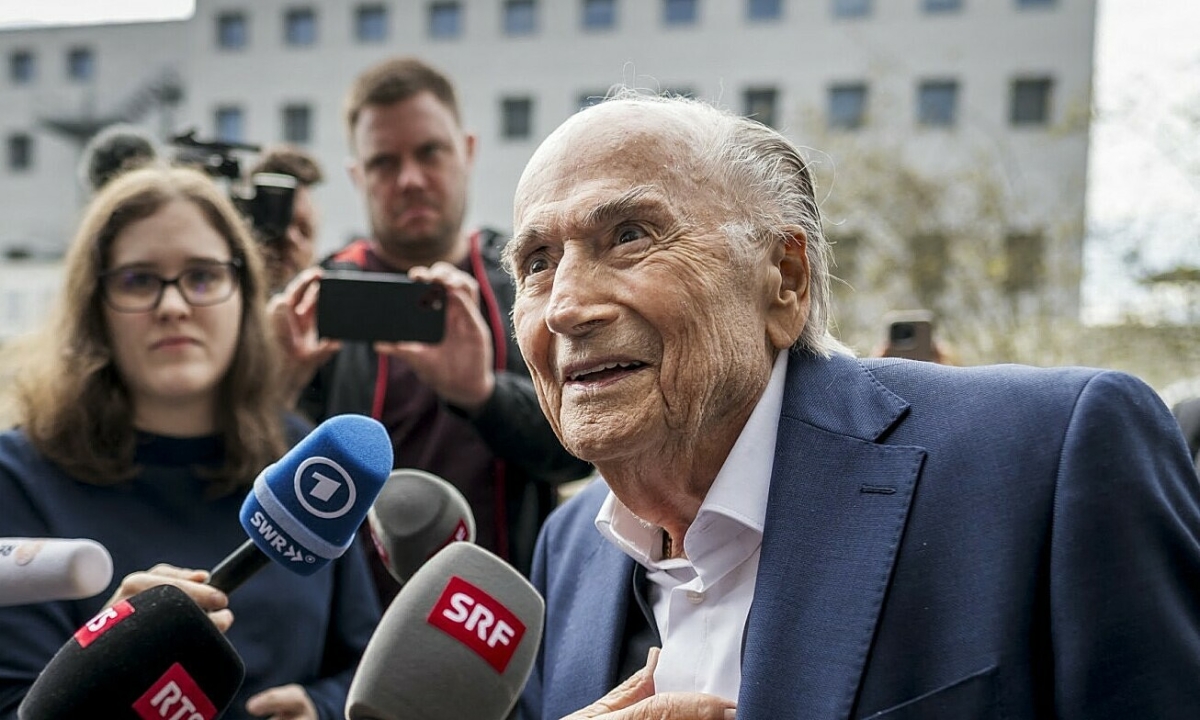 JUN88 hỗ trợ 24/7: Blatter chỉ trích Infantino ‘chính trị hóa’ World Cup - hình ảnh - vipjun88.com JUN88 hỗ trợ 24/7: Blatter chỉ trích Infantino ‘chính trị hóa’ World Cup - hình ảnh - vipjun88.com