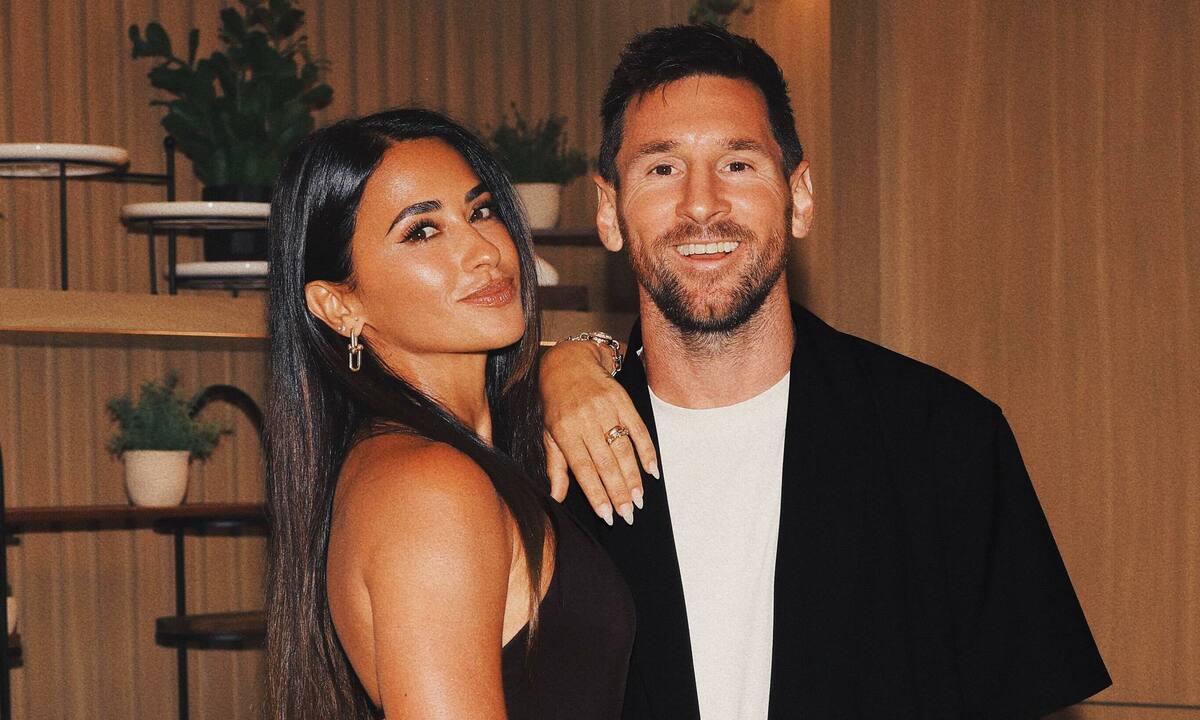 JUN88 chính thức: Câu chuyện tình ba thập kỷ của Messi và vợ – biểu tượng của sự gắn bó - hình ảnh - vipjun88.com JUN88 chính thức: Câu chuyện tình ba thập kỷ của Messi và vợ – biểu tượng của sự gắn bó - hình ảnh - vipjun88.com