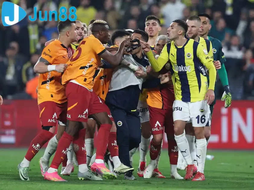Phân tích Trận Fenerbahce Gặp Galatasaray: Cuộc Chiến Đỉnh Cao Cho Ngôi Vương, Khởi Tranh Vào Lúc 00h00 Ngày 2/12/2025 - hình ảnh - vipjun88.com Phân tích Trận Fenerbahce Gặp Galatasaray: Cuộc Chiến Đỉnh Cao Cho Ngôi Vương, Khởi Tranh Vào Lúc 00h00 Ngày 2/12/2025 - hình ảnh - vipjun88.com